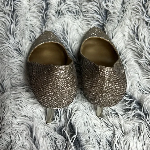 Bandolino Sz 7 1/2M Gold Sparkling Heels - Picture 6 of 9